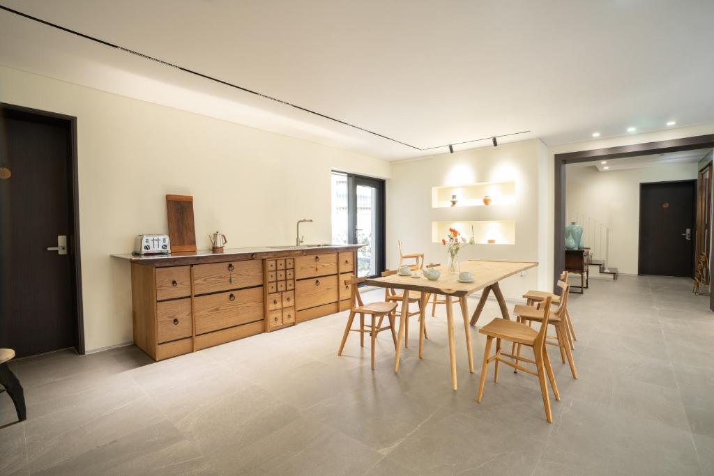 Boro Hanok Hostel in Myeongdong的厨房或小厨房