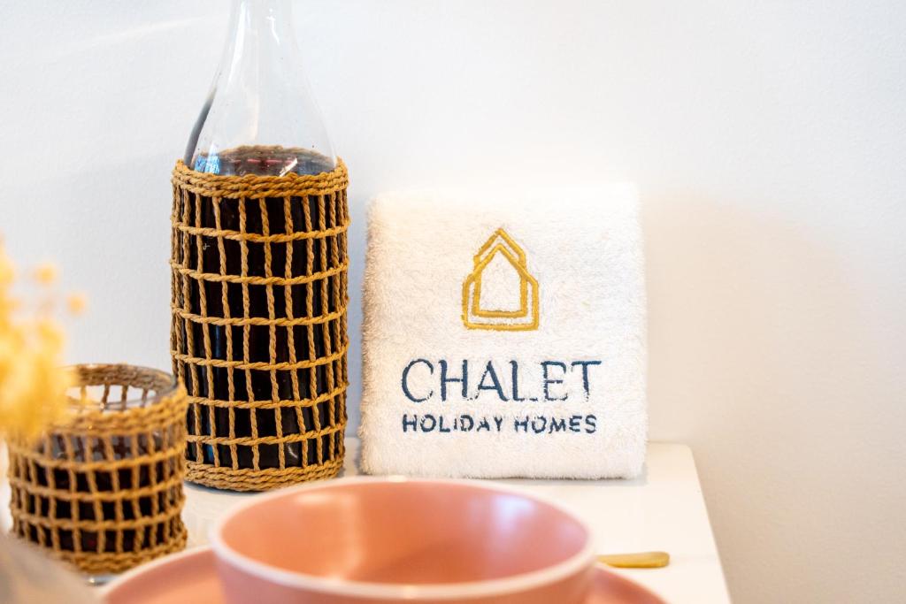 Chalet Homes - LUX New Studio With 2 Double Beds in Downtown Dubai的证书、奖牌、标识或其他文件