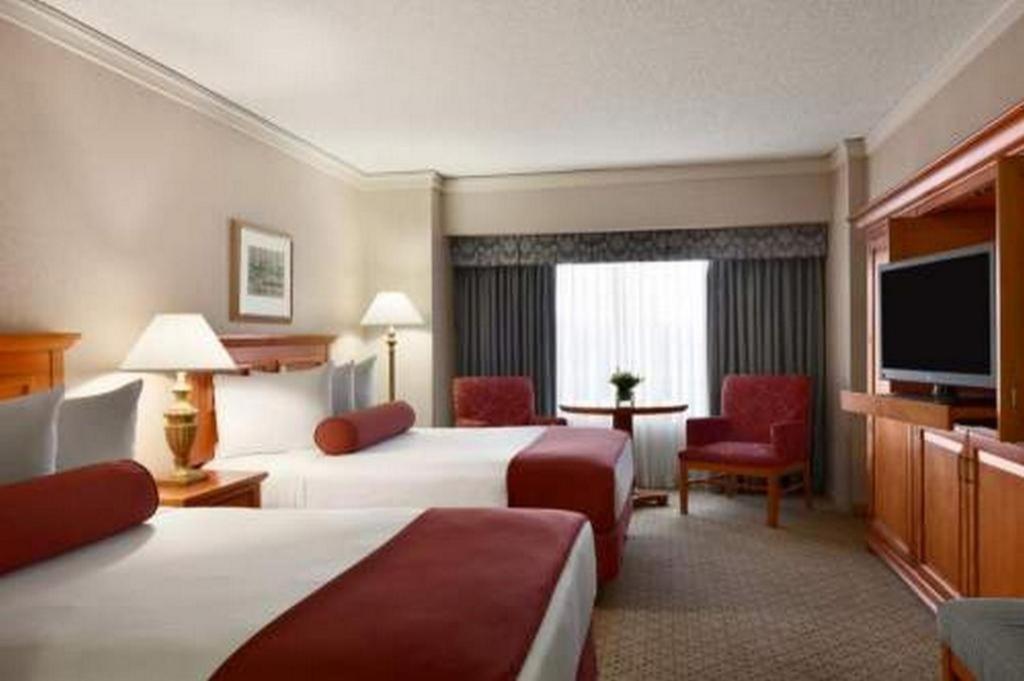 Harrahs Hotel Reno的电视和&#47;或娱乐中心