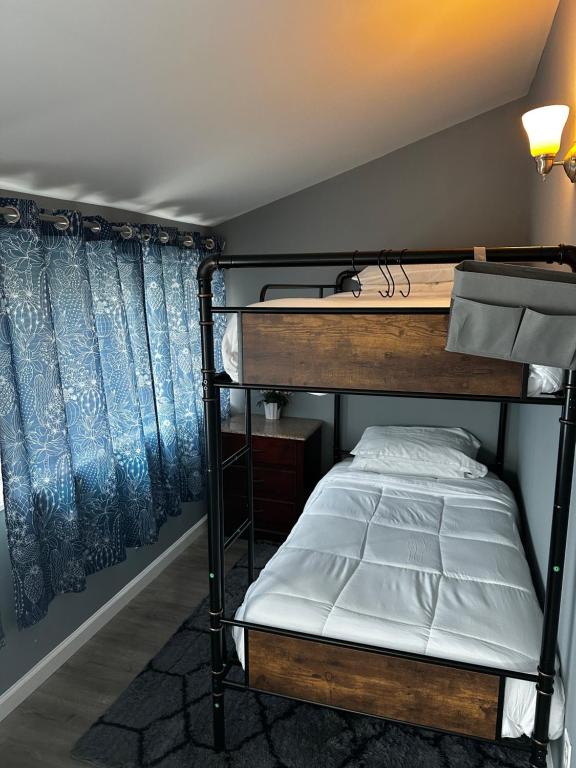 Atlantic Breeze Motel &amp; Apartments客房内的一张或多张床位
