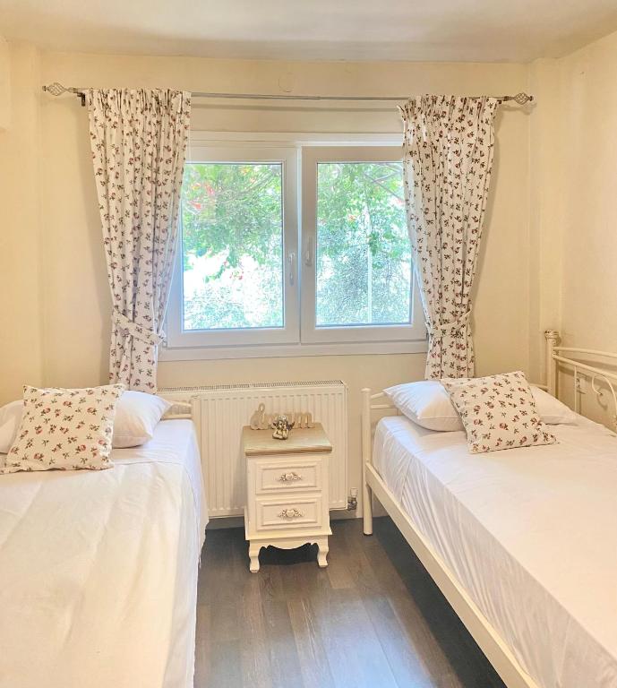 Lorantina Luxury Sea View Holiday House close to Barbati &amp; Ipsos Beach with Starlink WiFi客房内的一张或多张床位