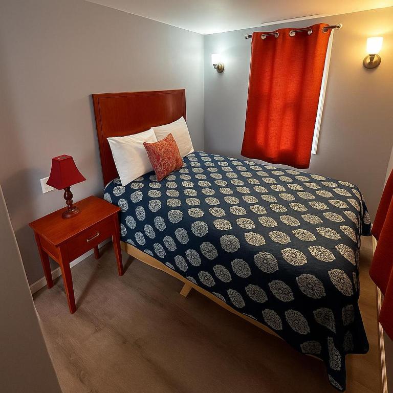 Atlantic Breeze Motel &amp; Apartments客房内的一张或多张床位