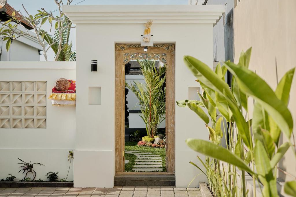 Luxury Nanda villa Ubud外面的花园