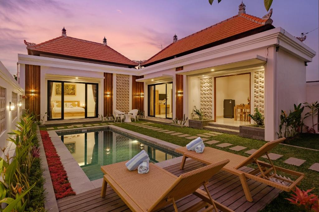 乌布Luxury Nanda villa Ubud的带游泳池的别墅图片