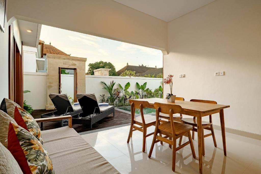 Luxury Nanda villa Ubud的休息区