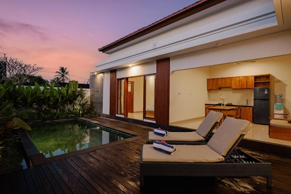 Luxury Nanda villa Ubud内部或周边的泳池