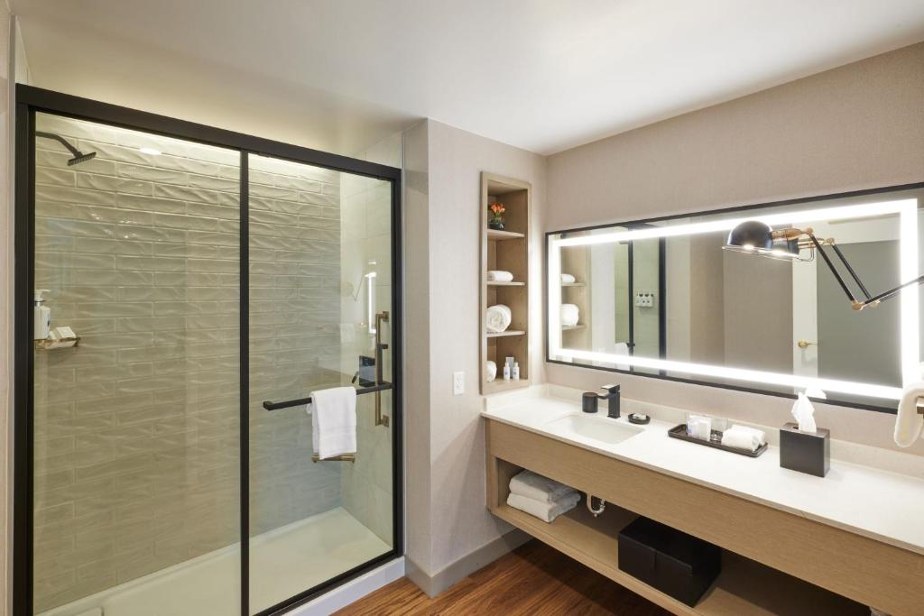 Hotel Effie Sandestin Resort, Autograph Collection的一间浴室