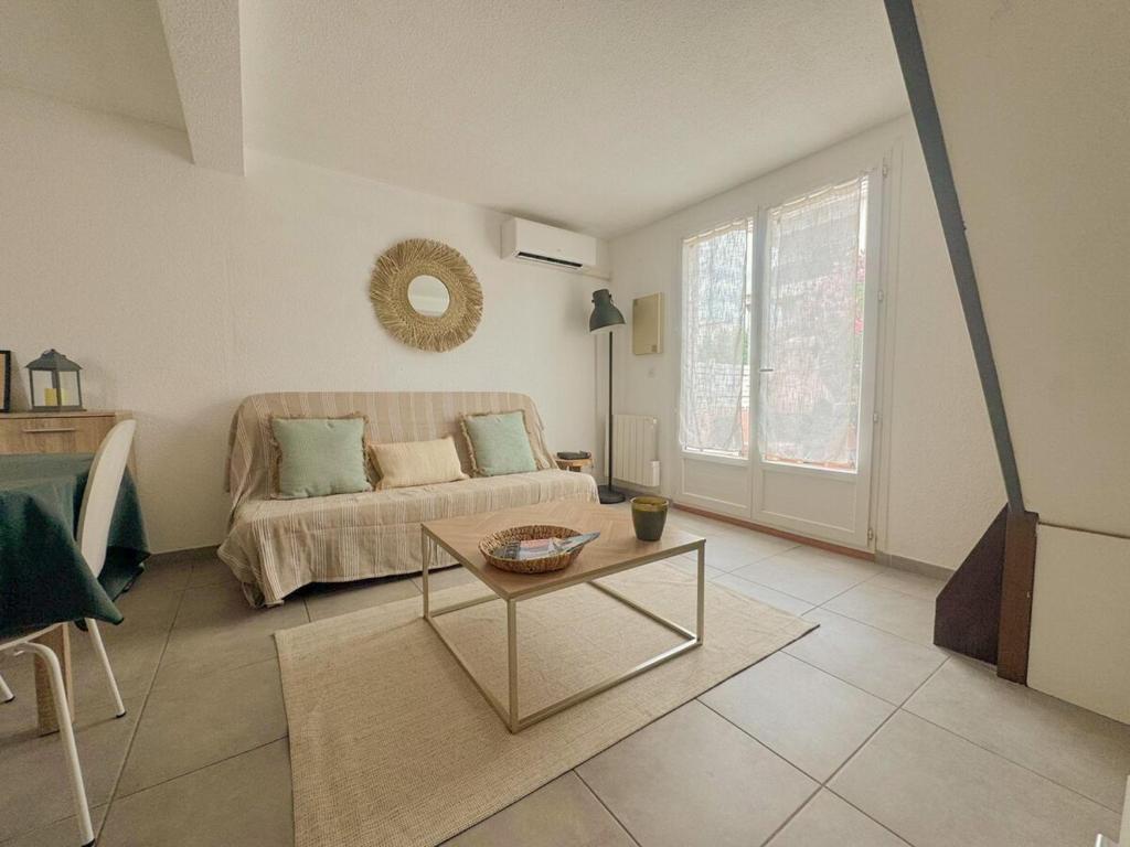 Maison vacances proche de la mer客房内的一张或多张床位