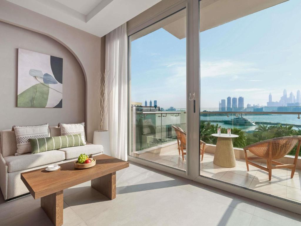 Rixos The Palm Hotel &amp; Suites - Ultra All Inclusive的阳台或露台