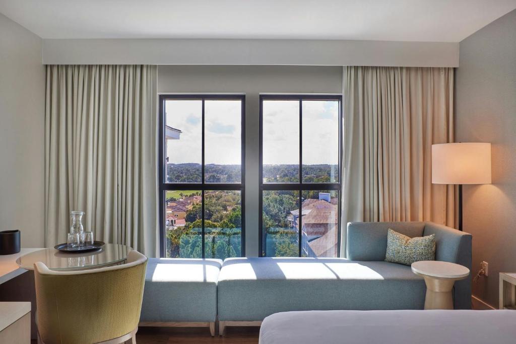 Hotel Effie Sandestin Resort, Autograph Collection客房内的一张或多张床位