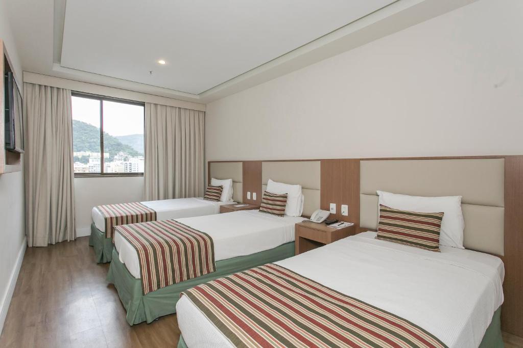 米拉多里约科帕卡巴纳酒店客房内的一张或多张床位