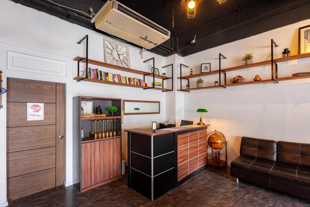 Kata Station Boutique Hotel的厨房或小厨房