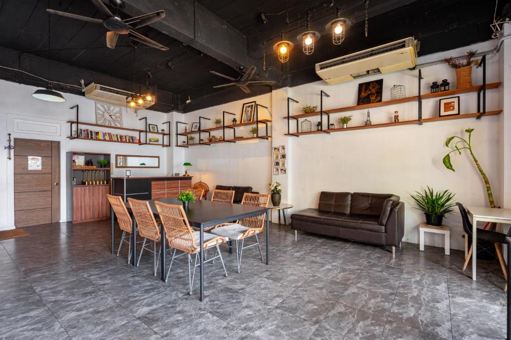 Kata Station Boutique Hotel的厨房或小厨房