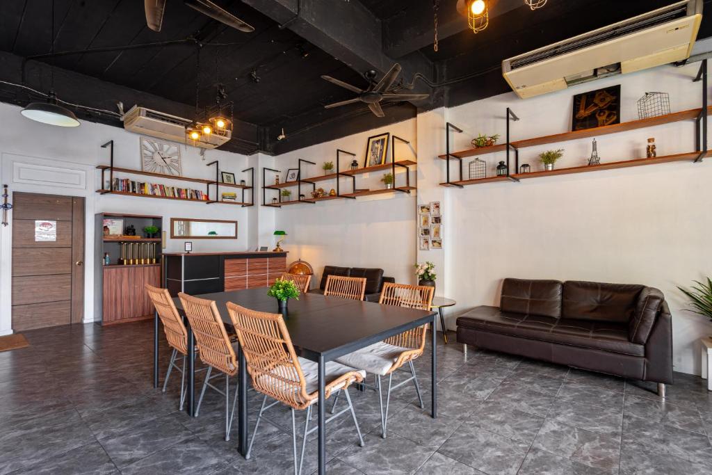 Kata Station Boutique Hotel的休息区