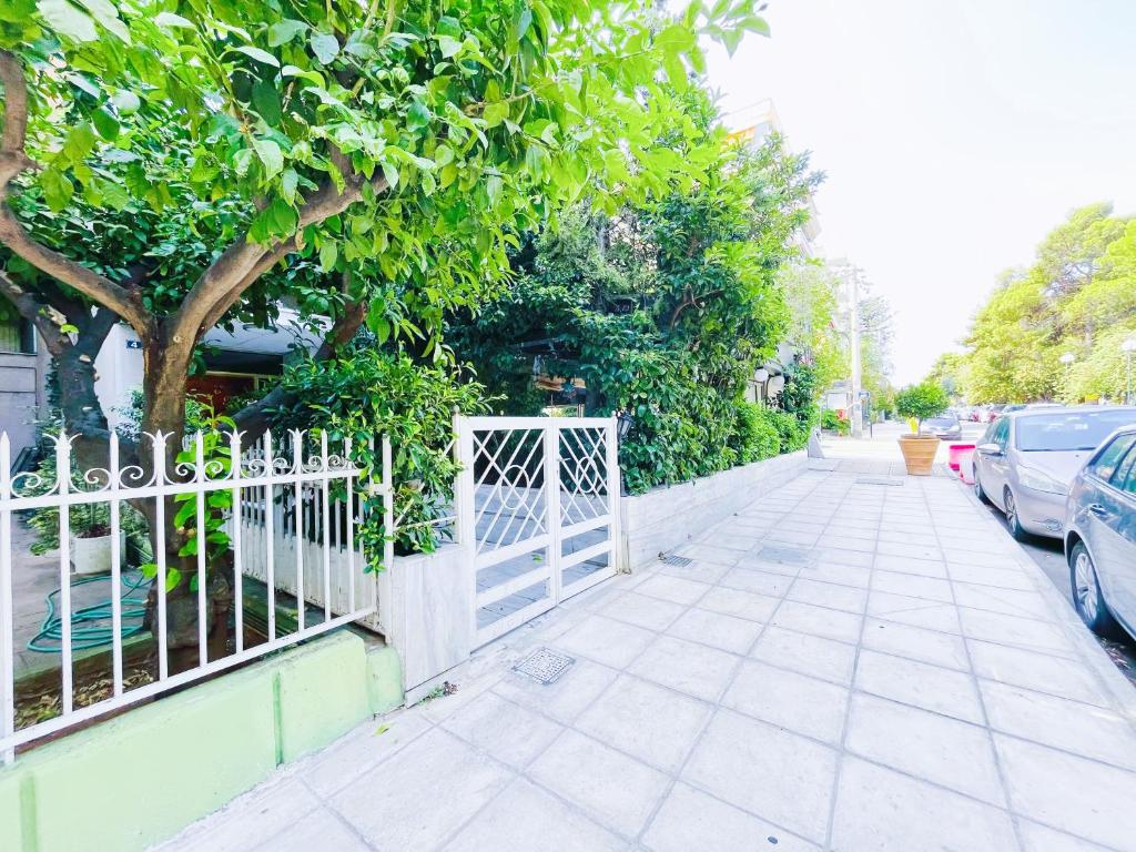 Spacious 2BR by Floisvos Beach Saltwater Balcony平面图
