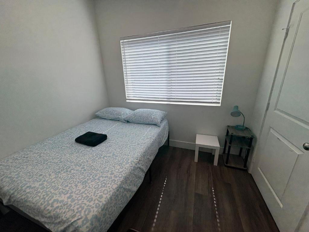 The Blue Hostel客房内的一张或多张床位