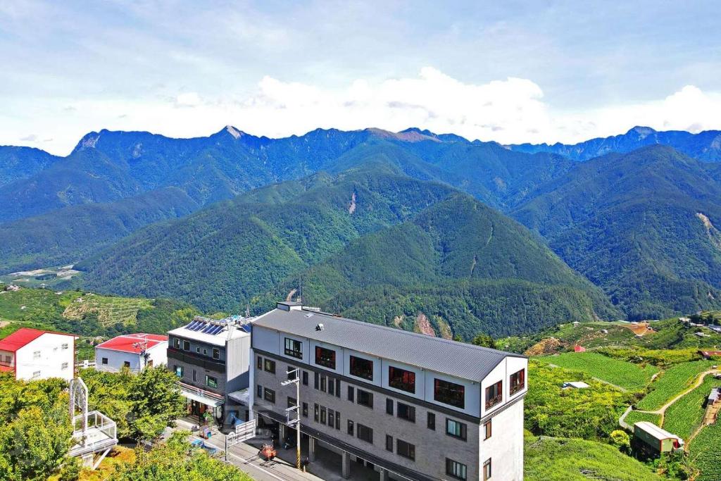 梨山景觀民宿評價、特色體驗、房價資訊、訂房連結 – 山景美景與親切主人 - 照片 1