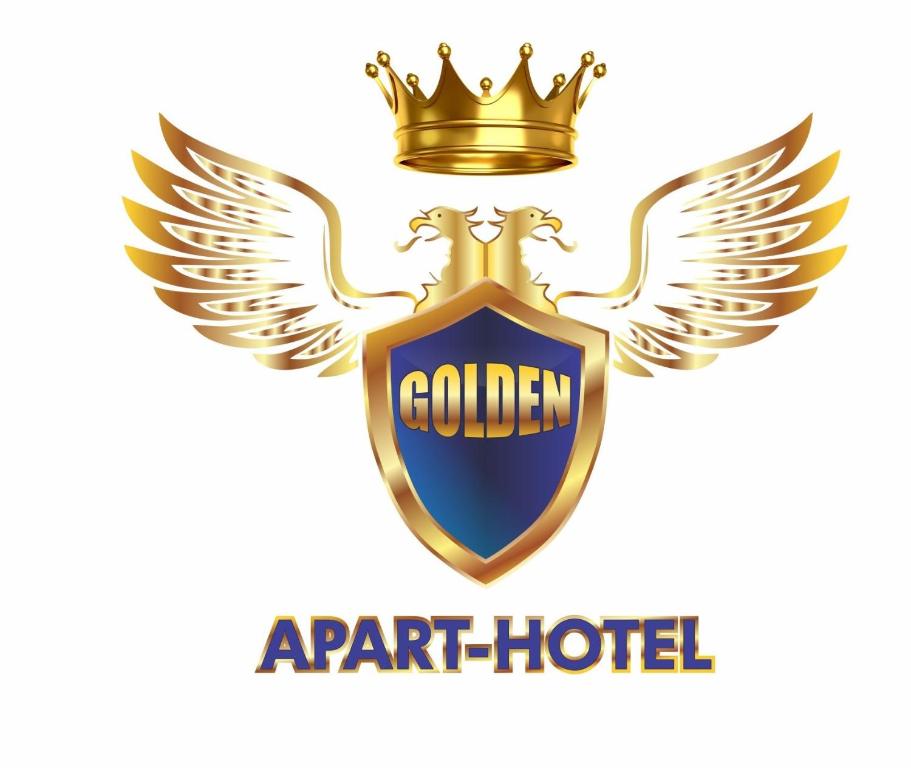 阿帕雷西达Golden Apart Hotel的金冠和翅膀的盾牌