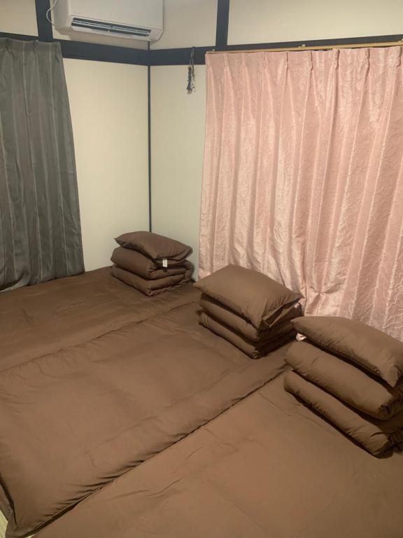 仁信小屋客房内的一张或多张床位
