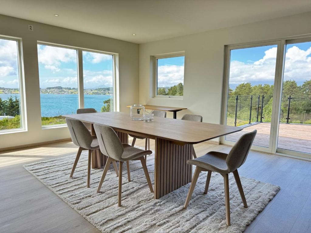 Exclusive penthouse apartment near the sea and nature Sæbøvik Sæbøvik