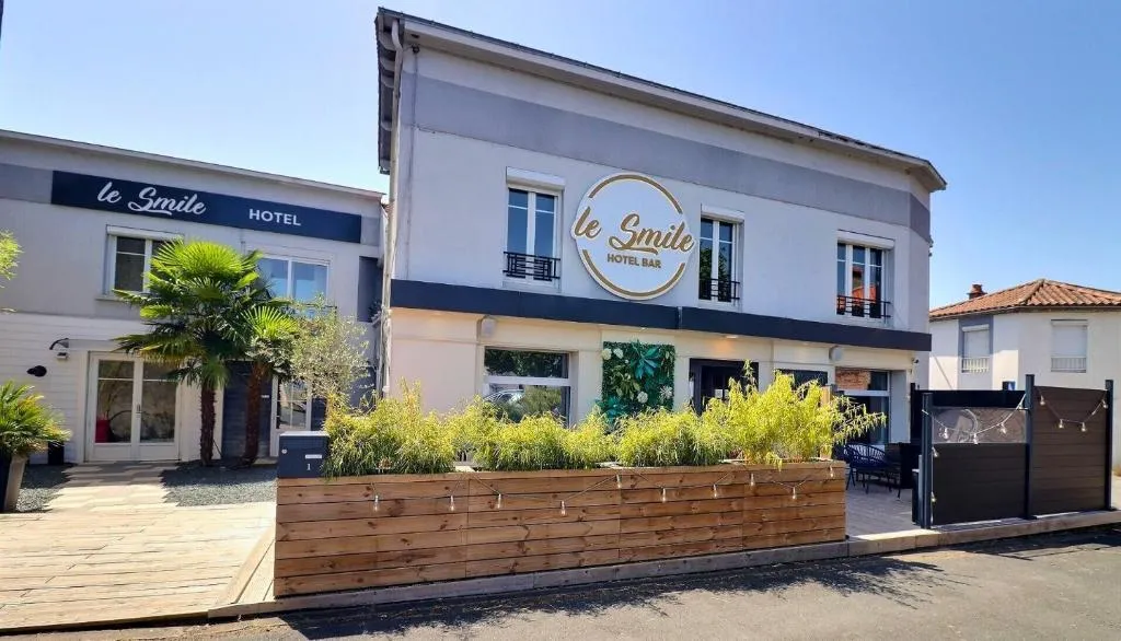 Hôtel Le Smile，位于Saint-Vincent-Sterlanges的酒店