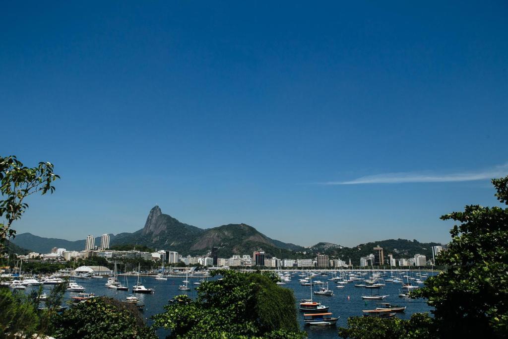 里约热内卢 欧特林欧尤卡旅馆的享有海港和水中船只的景色