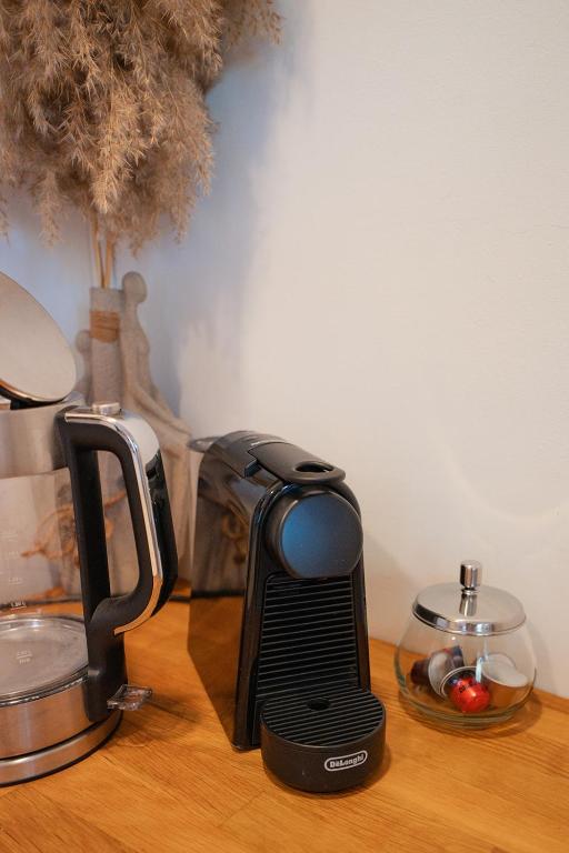 埃拉特独特套房山林小屋的咖啡和沏茶工具