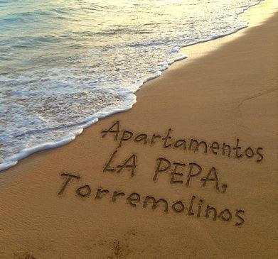 多列毛利诺斯Apartamento Pepa Bajondillo的海滩上沙子上写的消息