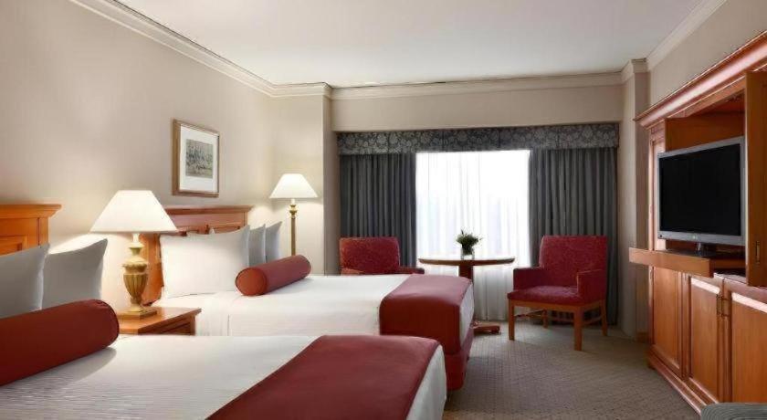 Harrahs Hotel Reno的电视和&#47;或娱乐中心