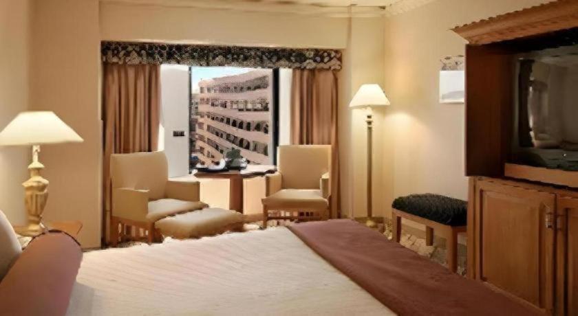 Harrahs Hotel Reno客房内的一张或多张床位