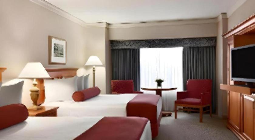 Harrahs Hotel Reno的电视和&#47;或娱乐中心
