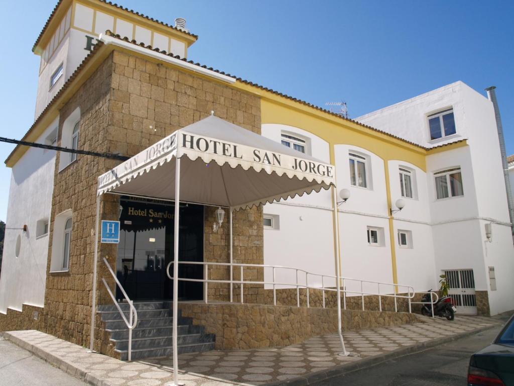 加苏莱斯堡Hotel San Jorge的建筑上标有酒店天空律师
