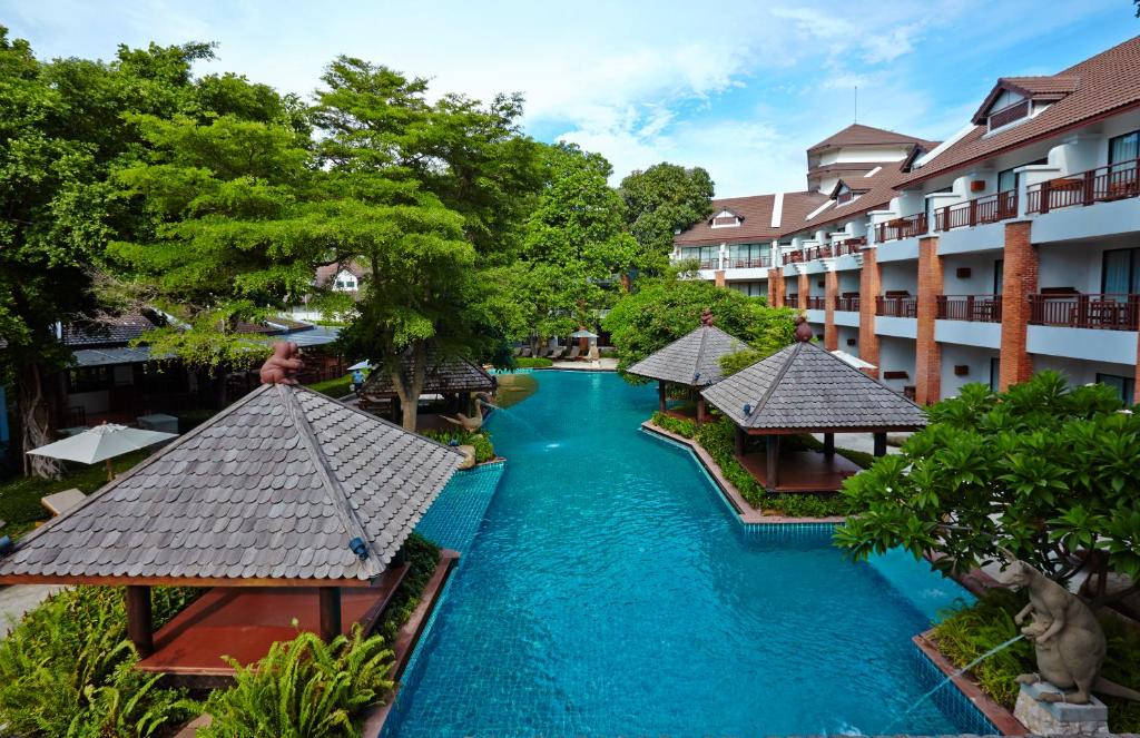 北芭堤雅兀兰酒店芭堤雅度假村的度假村游泳池的图片