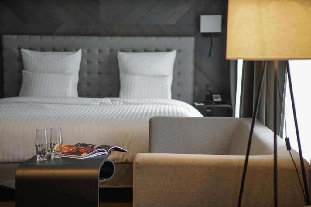里加老城普尔曼酒店客房内的一张或多张床位