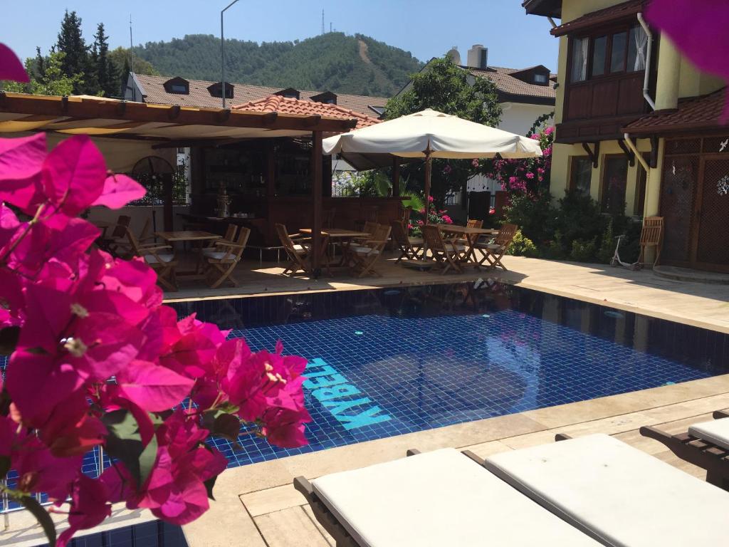 戈西克开贝尔戈西克酒店的度假村内带游泳池的别墅