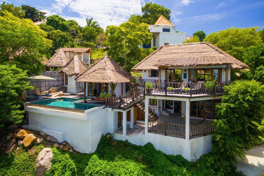 涛岛渔人别墅的享有带游泳池的房屋的空中景致