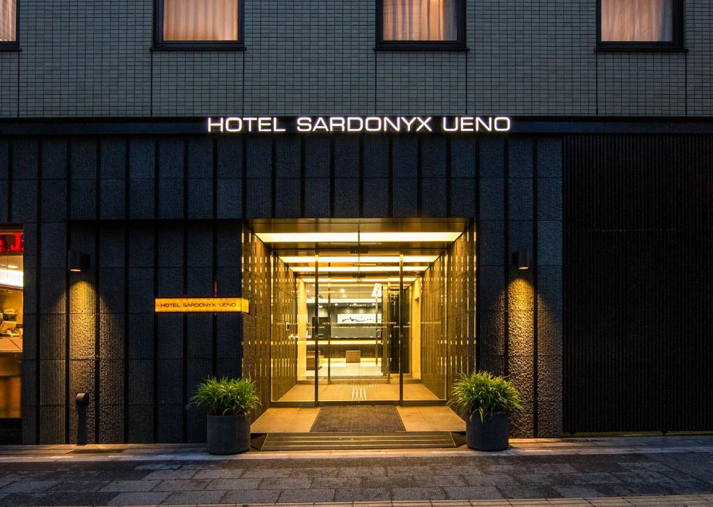 东京上野萨东尼酒店的萨拉热窝亚尼安维尔特维尔东东酒店入口