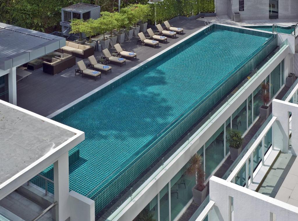吉隆坡吉隆坡达马斯套房及公寓式酒店的大楼顶部游泳池的顶部景色