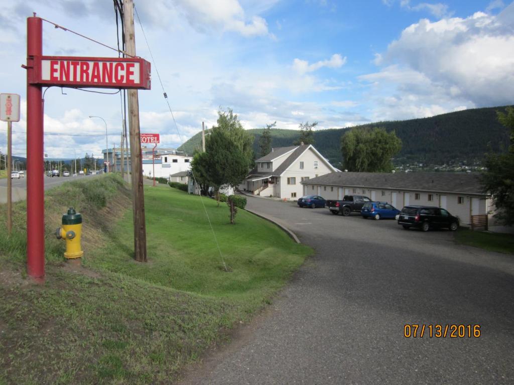 威廉斯莱克ValleyView Motel的路旁餐厅标志