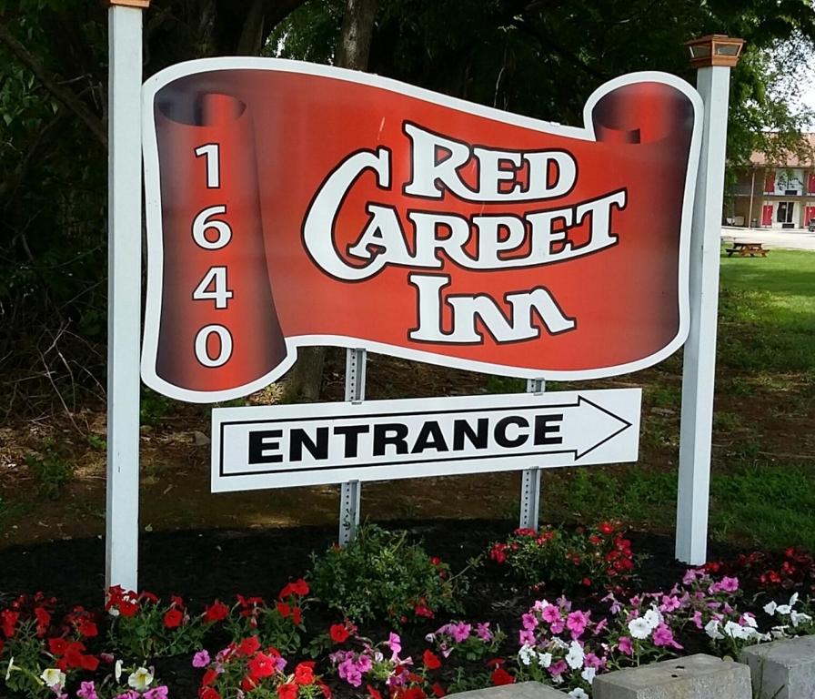 路易斯威尔路易斯维尔红地毯旅馆的入口处红色物体的标志
