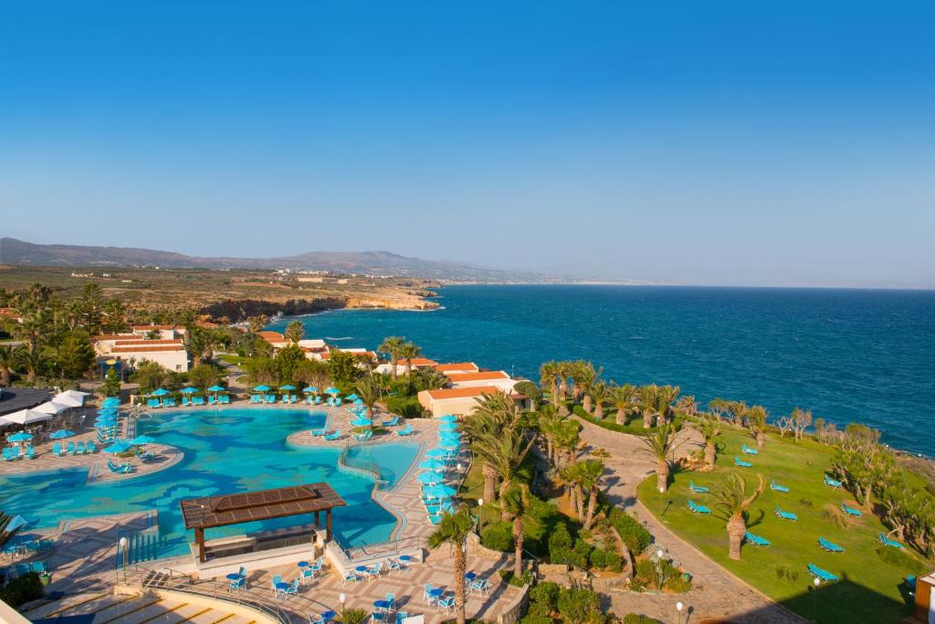 帕诺尔莫斯雷斯蒙伊贝罗斯塔克瑞塔全景马雷酒店的享有度假村游泳池的空中景致