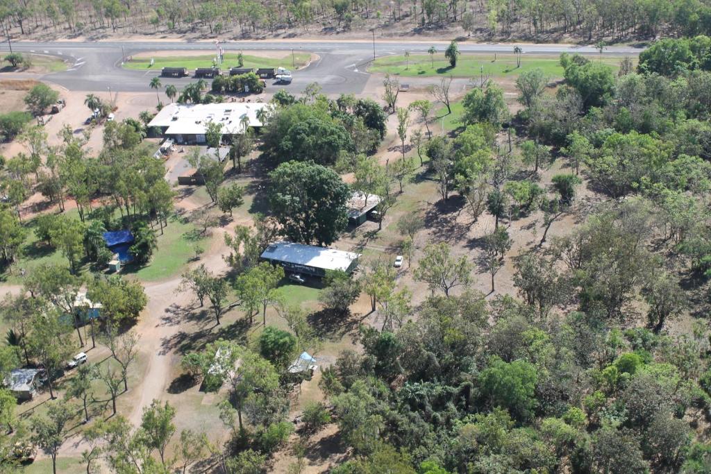 Marrakai克罗博里公园酒馆酒店的树木和道路公园的空中景观