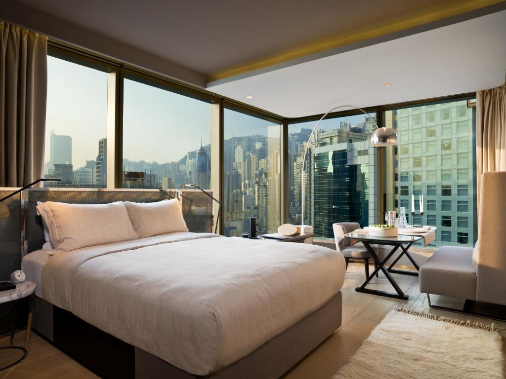香港99号宝恒酒店的市景卧室 - 带1张床
