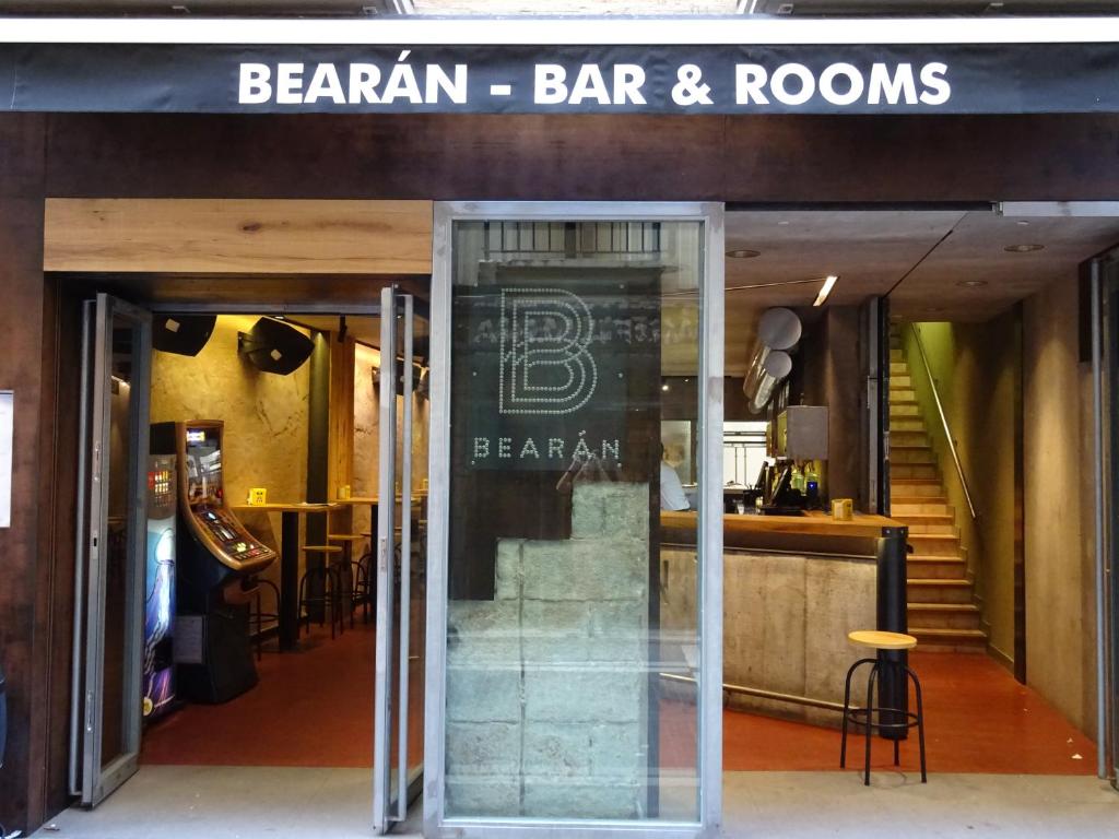 Bearan Bar & Rooms的门面或入口