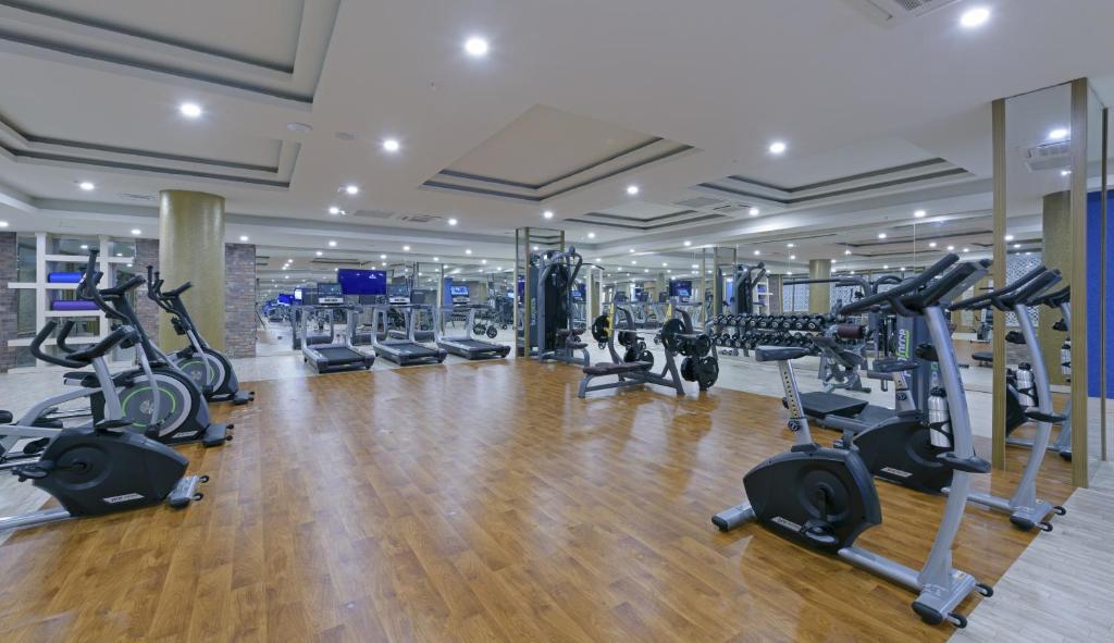 亚洲海滩度假村 ＆ Spa酒店的健身中心和&#47;或健身设施