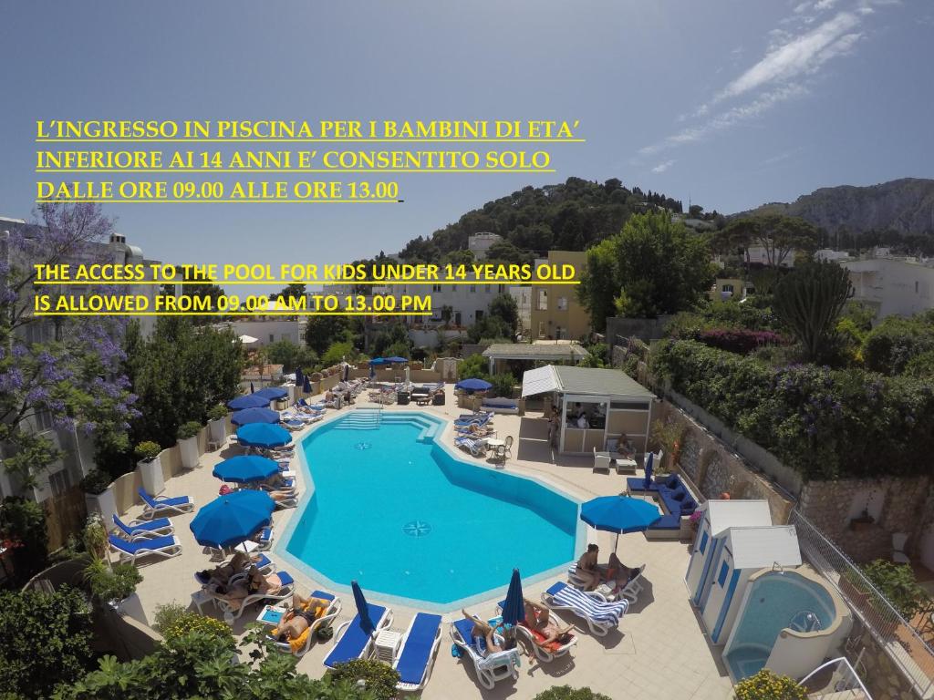 卡普里萨恩菲勒斯酒店的度假村游泳池的图片
