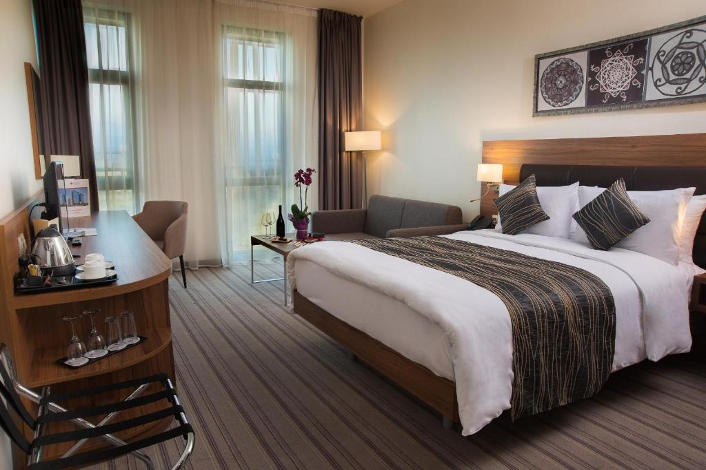 贝斯特韦斯特尊贵酒店索菲亚机场店客房内的一张或多张床位