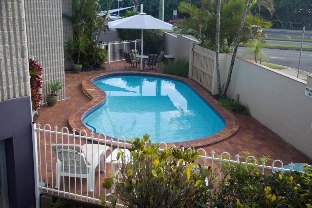 亚历山德拉岬角北角度假公寓酒店的一个带围栏的院子内的游泳池