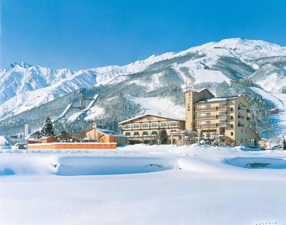 白马村五龙馆酒店的雪中与山间度假酒店