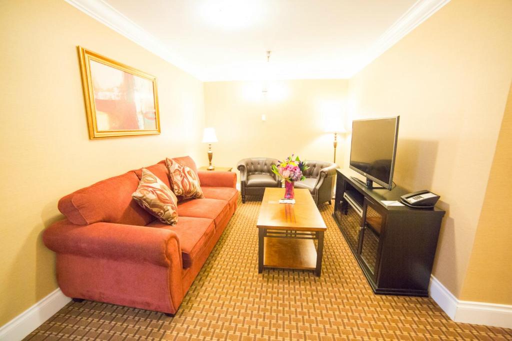 Abercorn Hotel, Trademark Collection by Wyndham的休息区